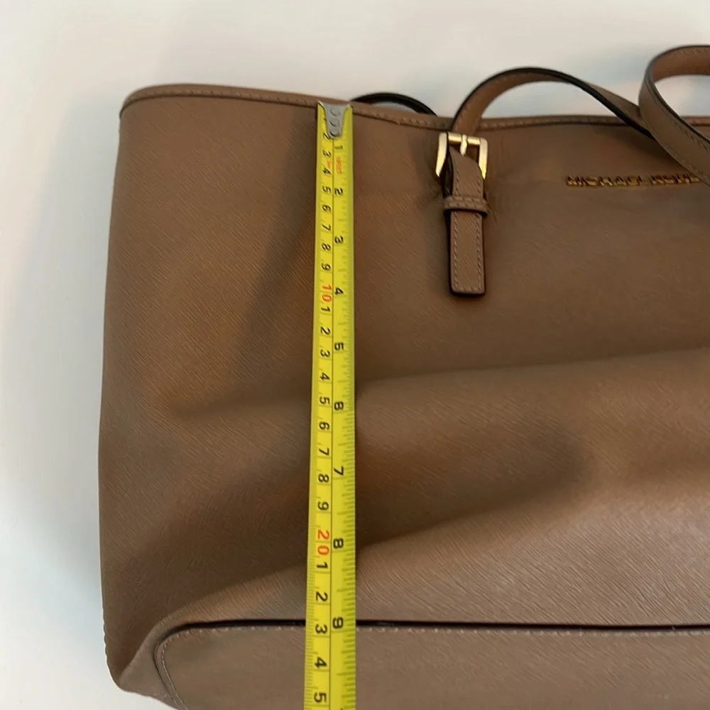 VGUC Michael Kors Large Tan Leather Tote - Picture 10 of 11
